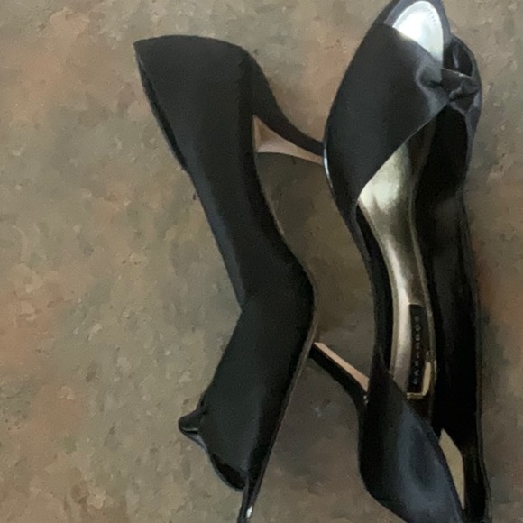 Black heels - Picture 3 of 5